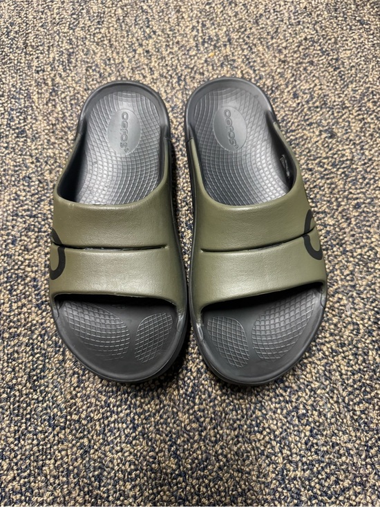 OOFOS
Olive Green and Black Slide
Sandals main image 6